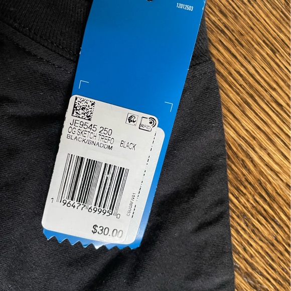 NEW Men’s Adidas t-shirt - Picture 5 of 6